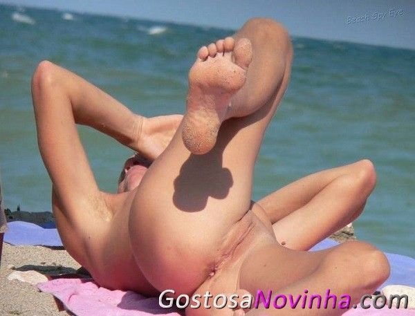 Novinhas peladas em praia de nudismo-4112